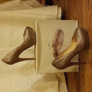 Jessica Simpson "Bette" platform high heel. Prom. 6.5M, Gold. Excellent condit…